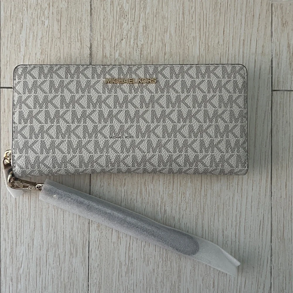Brand new never used Michael Kors Monogram Wristlet in Cream and Gray - Picture 1 of 8